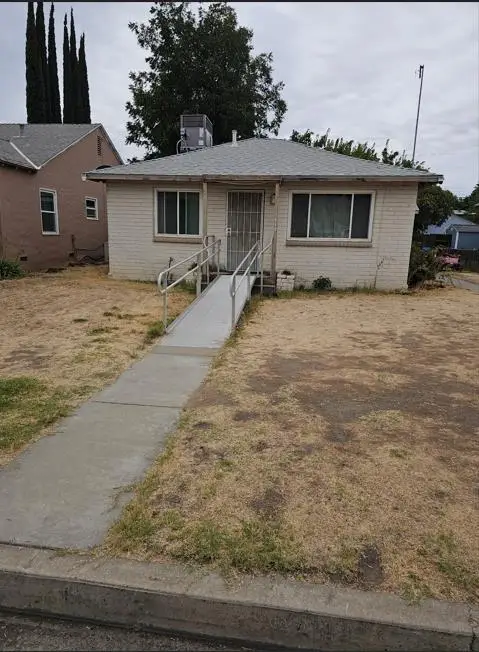 114 N J Street, Madera, CA 93637 - #2