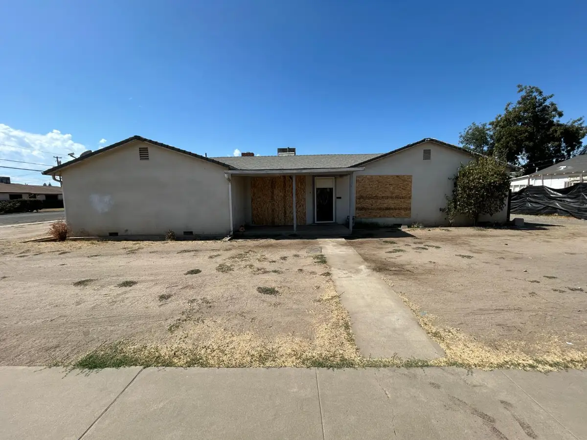 261 11th Street, Orange Cove, CA 93646 - #1