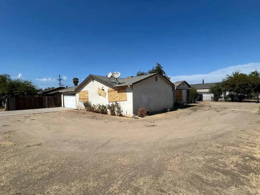 261 11th Street, Orange Cove, CA 93646 - #2