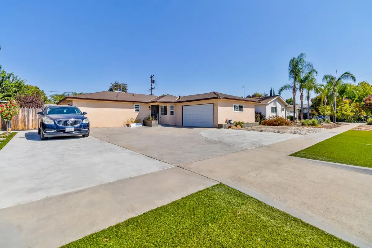 4555 E Fedora Avenue, Fresno, CA 93726 - #1
