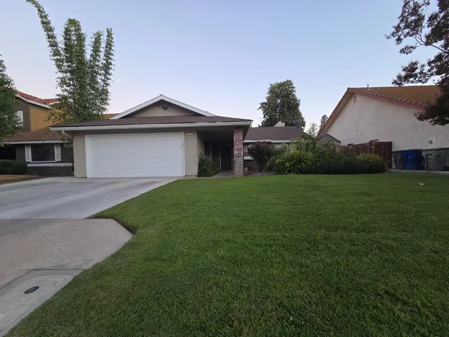 2103 E Fallbrook Avenue, Fresno, CA 93720 - #2