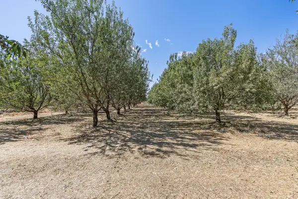 1 Road 136, Delano, CA 93215