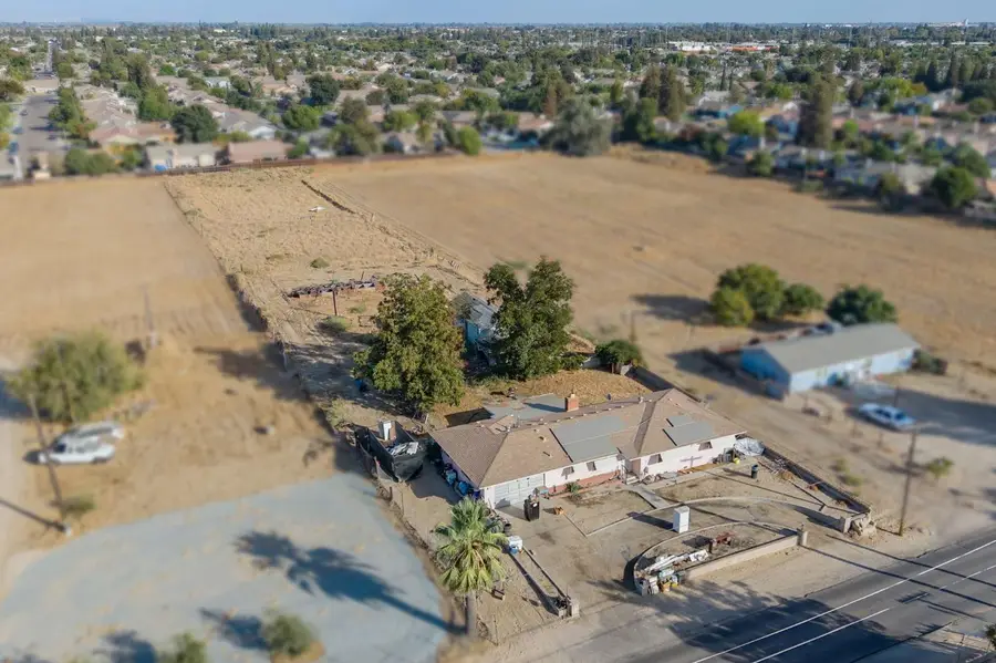 10166 S Highland Avenue, Selma, CA 93662 - #2