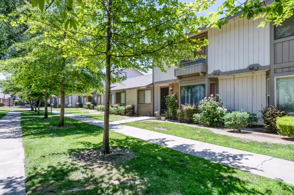 4757 N Woodrow Avenue #143, Fresno, CA 93726