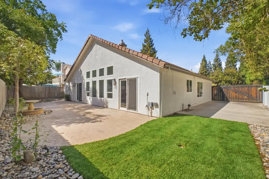 993 E Omaha Avenue, Fresno, CA 93720 - #2