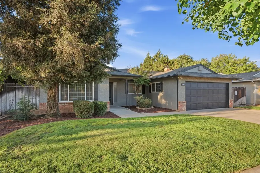 1426 W Minarets Avenue, Fresno, CA 93711 - #3