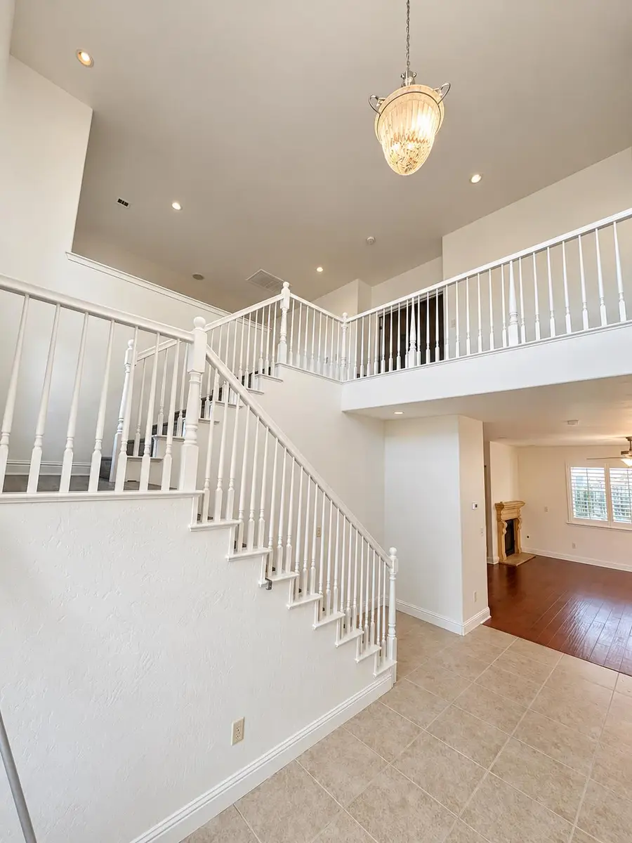 5932 E Byrd Avenue, Fresno, CA 93727 - #2