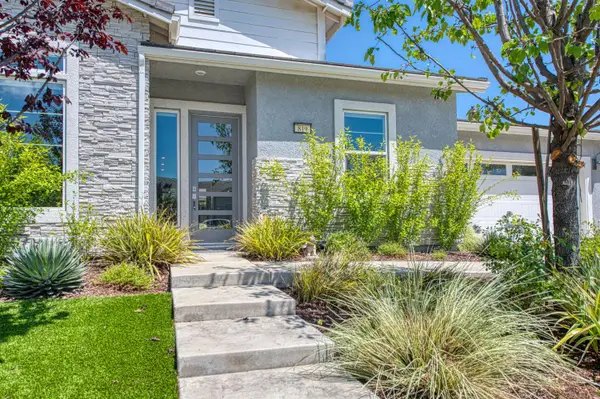 819 Pinnacle Drive W, Madera, CA 93636