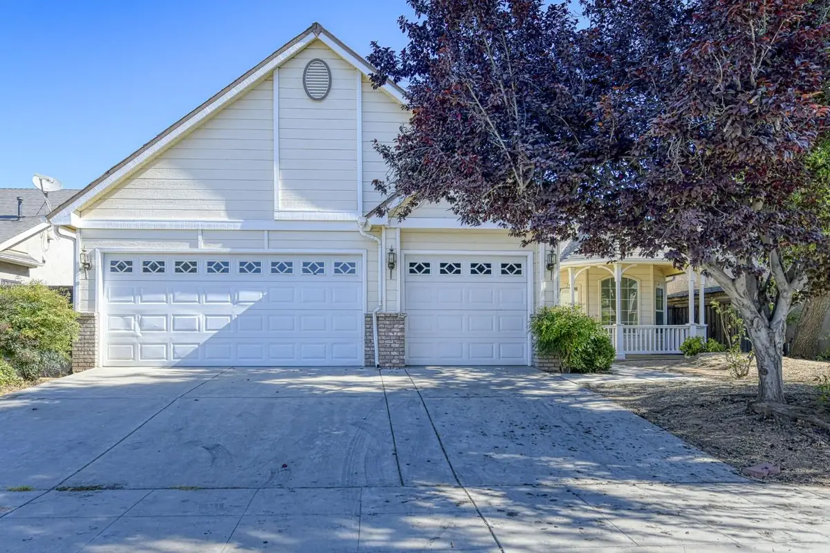 4692 W Celeste Avenue, Fresno, CA 93722 - #1
