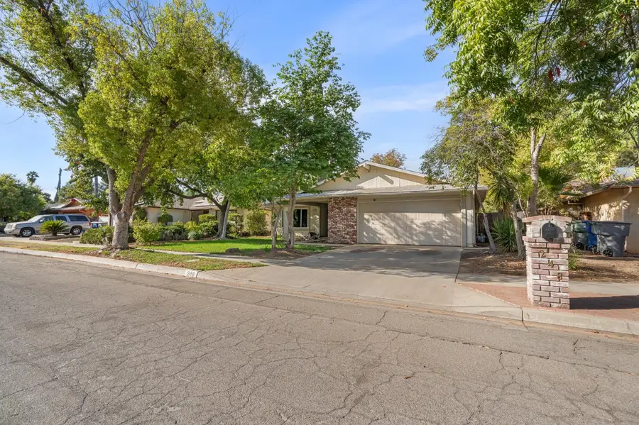 248 W Palo Alto Avenue, Fresno, CA 93704 - #2
