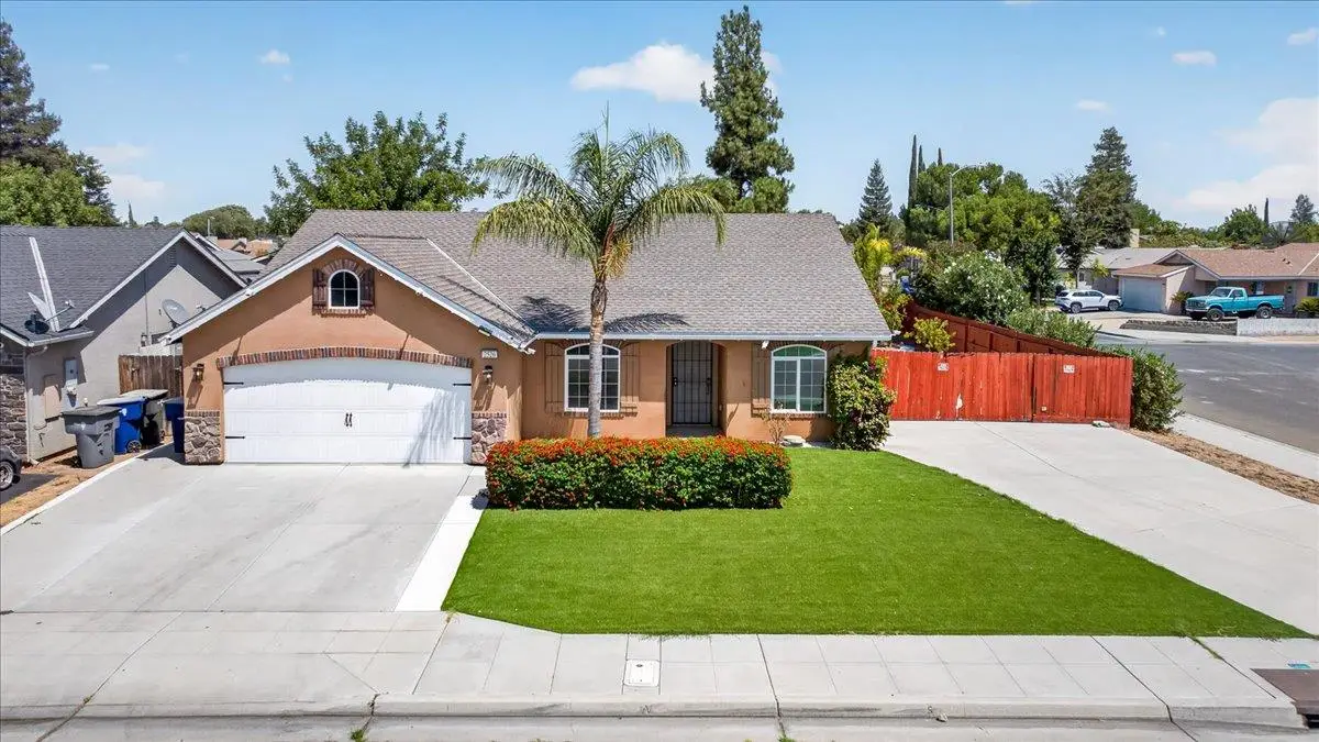 2526 N Antioch Avenue, Fresno, CA 93722 - #1