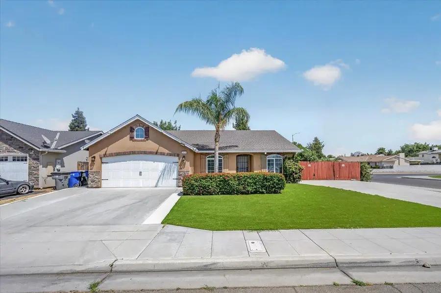 2526 N Antioch Avenue, Fresno, CA 93722 - #2