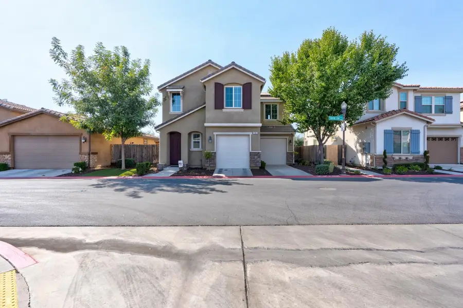 10857 N Knowlton Way, Fresno, CA 93730 - #2