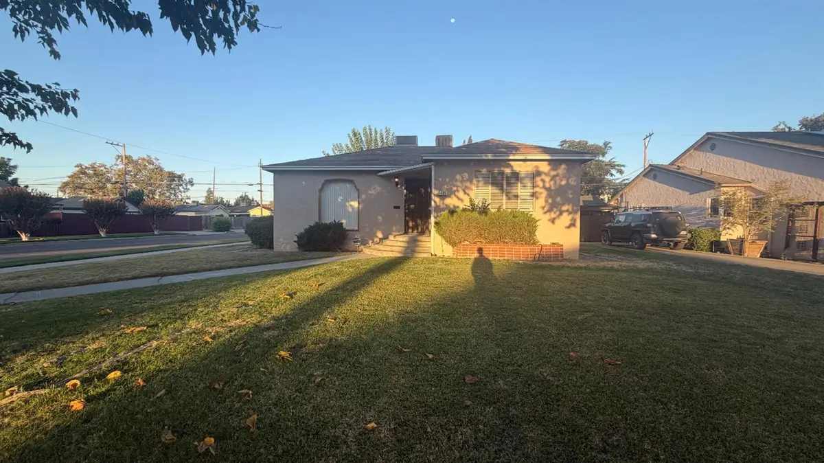 1405 N Vagedes Avenue, Fresno, CA 93728 - #1