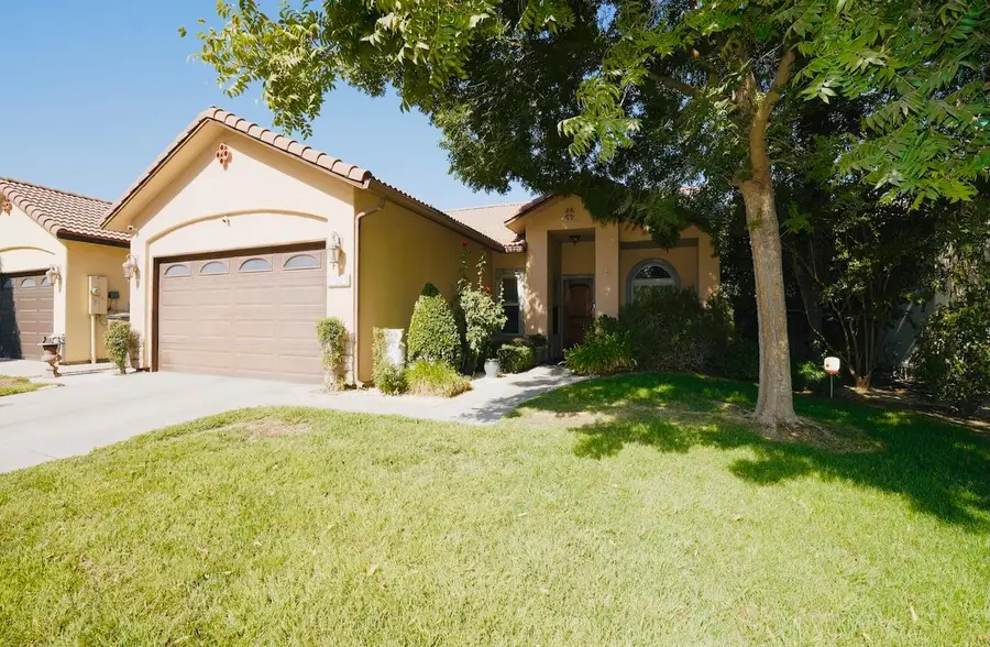 5445 N Salinas Avenue, Fresno, CA 93722 - #2