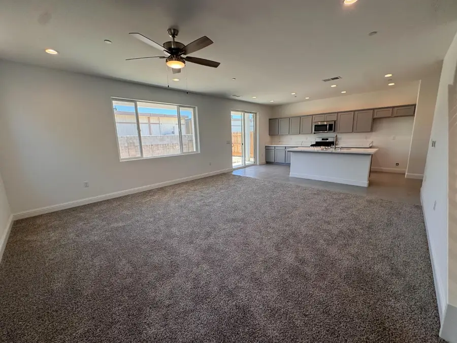 412 W Escalon Avenue, Clovis, CA 93612 - #3