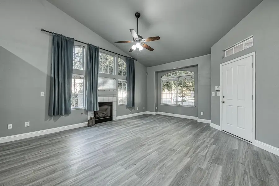 2357 E Emilie Avenue, Fresno, CA 93730 - #3