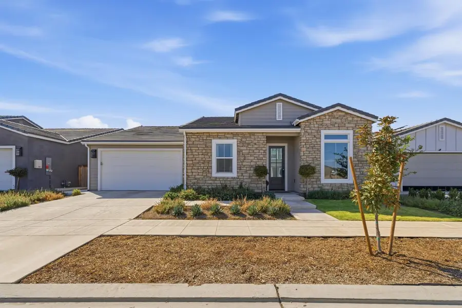 2232 N Russell Avenue, Clovis, CA 93619 - #2
