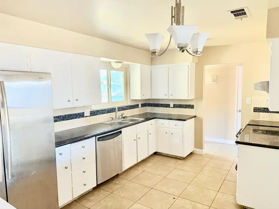 1850 W Donner Avenue, Fresno, CA 93705 - #3