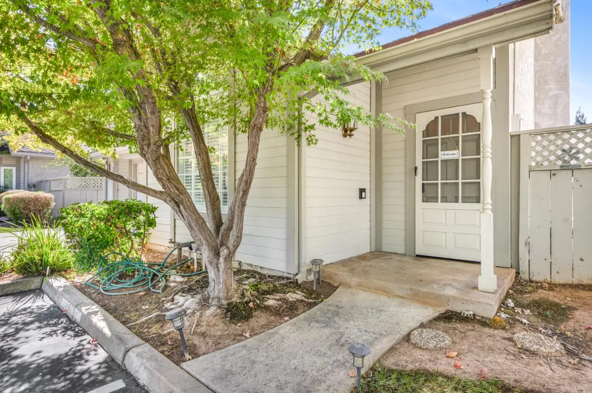 9128 N Stoneridge Lane, Fresno, CA 93720 - #1