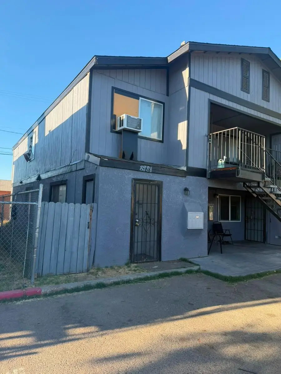 2721 E Hammond Avenue, Fresno, CA 93703 - #3