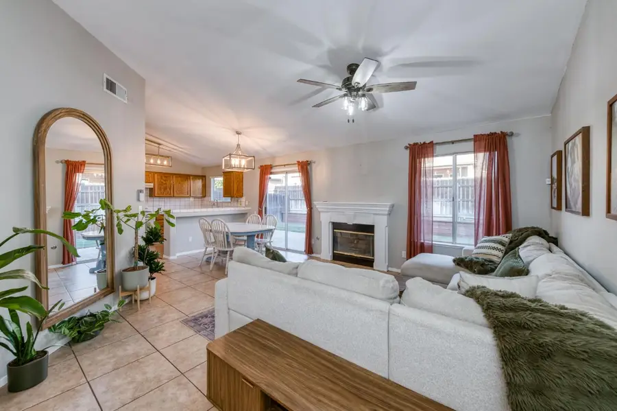 2481 S Applewood Lane, Fresno, CA 93725 - #3