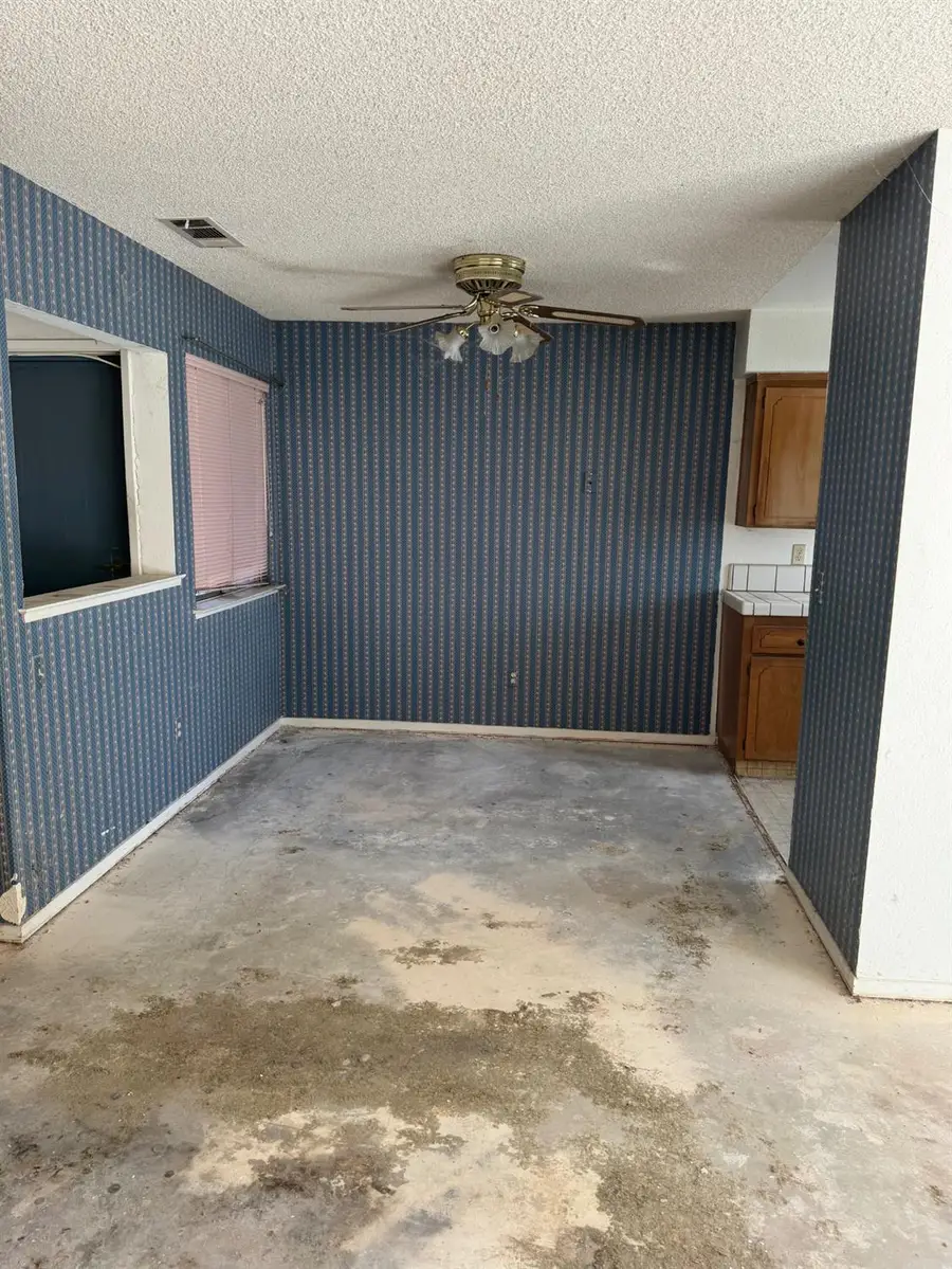 5488 E Illinois Avenue, Fresno, CA 93727 - #2