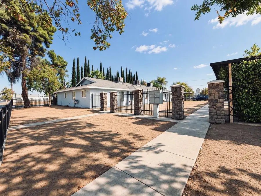 944 B Street, Fresno, CA 93706 - #3