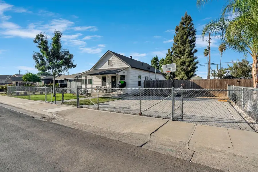 1453 Tucker Street, Selma, CA 93662 - #2