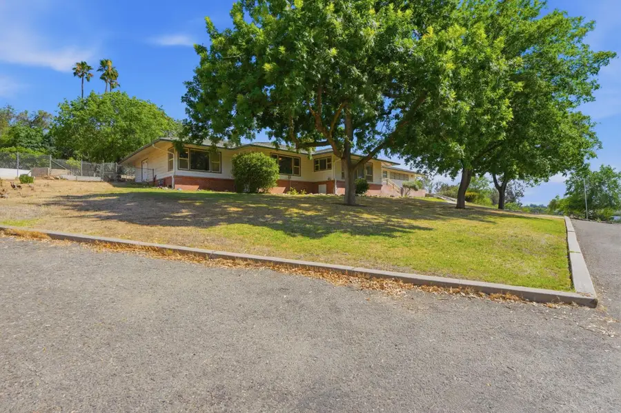 84 S Park Street, Porterville, CA 93257 - #3
