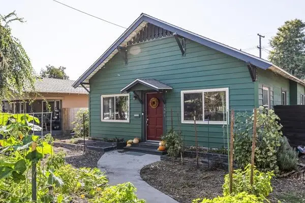 1301 N Roosevelt Avenue E, Fresno, CA 93728