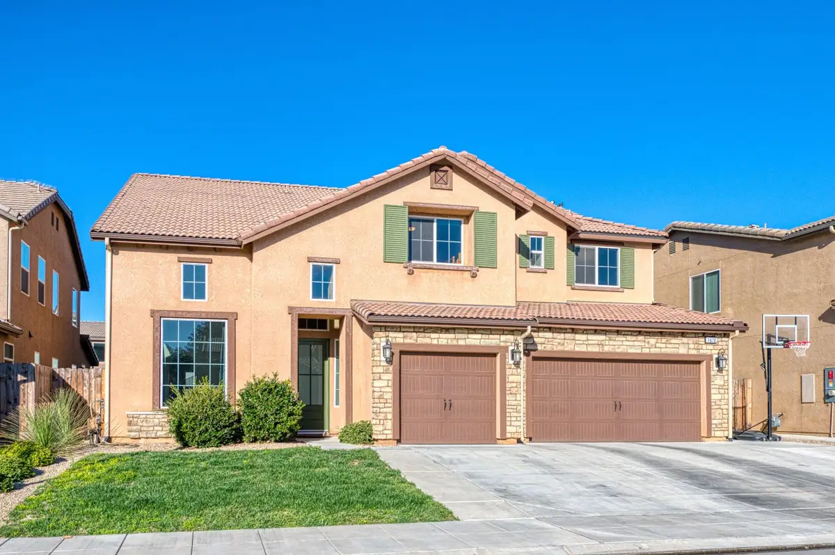 1676 Las Rosas Ave, Clovis, CA 93619 - #1