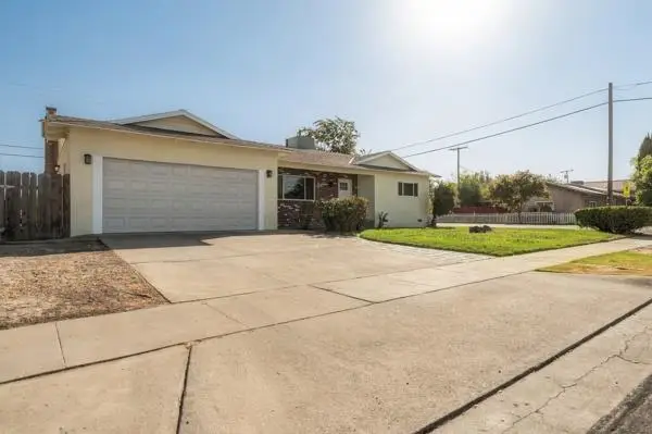 405 E Magnolia Avenue, Hanford, CA 93230 - #2