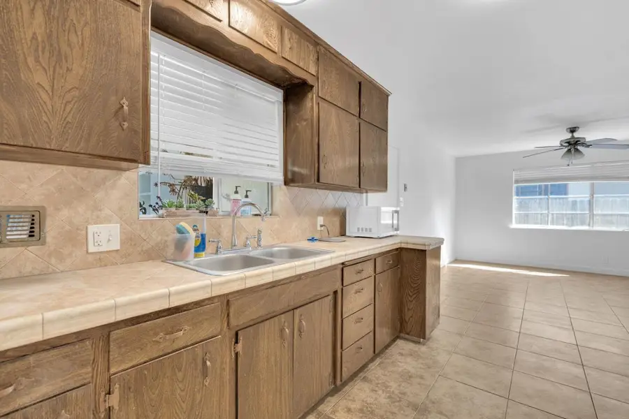 3924 E Farrin Ave, Fresno, CA 93726 - #3