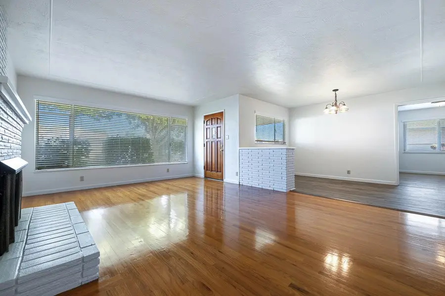 3476 E Redlands Avenue, Fresno, CA 93726 - #3