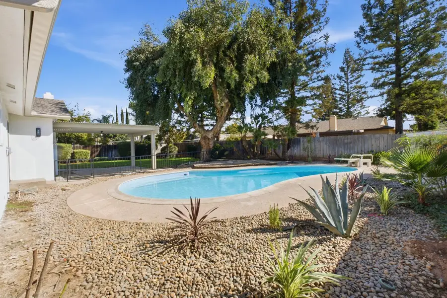 1553 W Palo Alto Avenue, Fresno, CA 93711 - #2