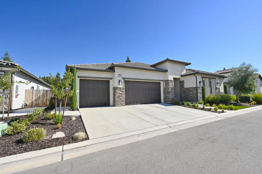2614 E Via Sofia Drive, Fresno, CA 93730 - #2