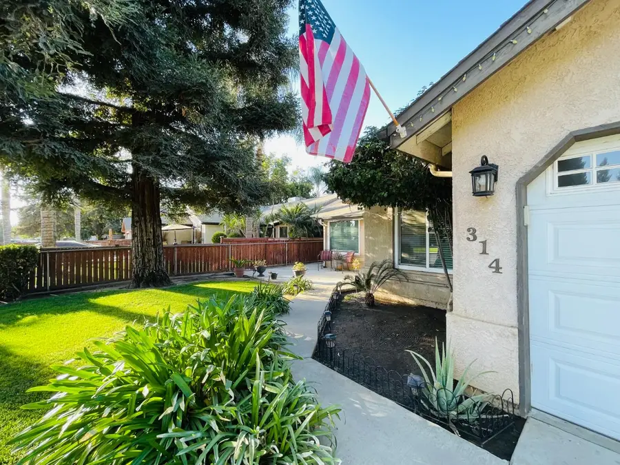 314 W Greg Street, Farmersville, CA 93223 - #3