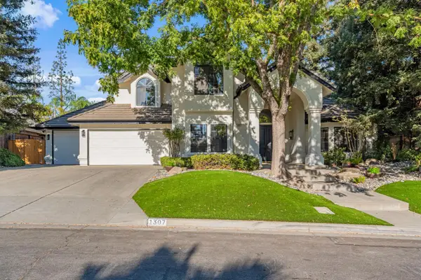 1307 E Saint James Circle, Fresno, CA 93720