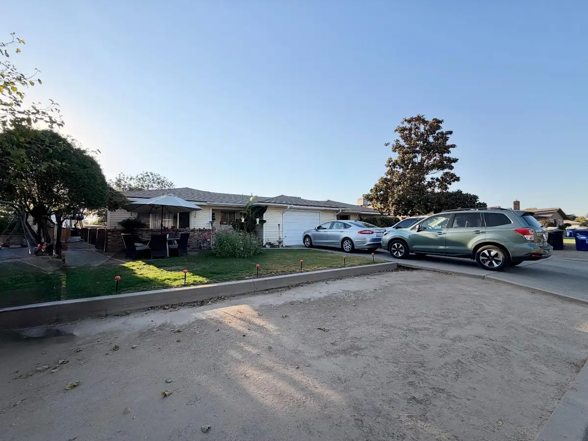525 Oatman Avenue, Sanger, CA 93657 - #1