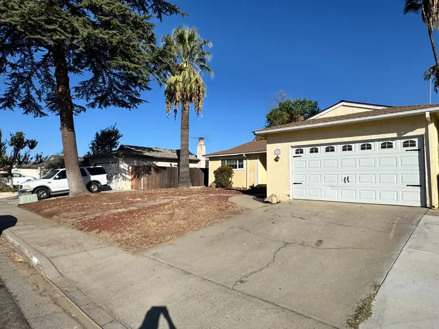 107 W Richert Avenue, Clovis, CA 93612 - #2