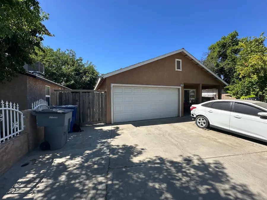 1134 E Princeton Avenue, Fresno, CA 93704 - #2