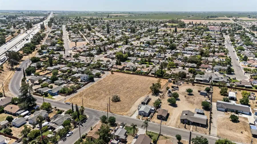 2595 Pine Street, Selma, CA 93662 - #3