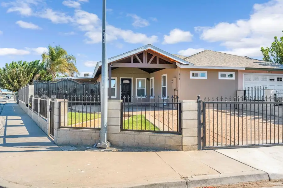 207 I Street, Mendota, CA 93640 - #2