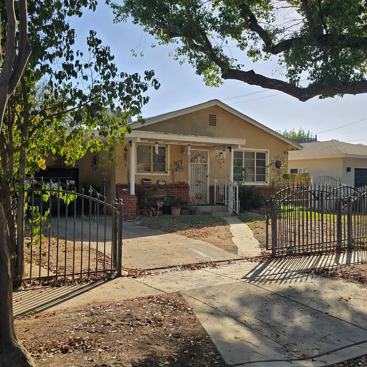 433 W Myers Avenue, Fresno, CA 93706 - #1