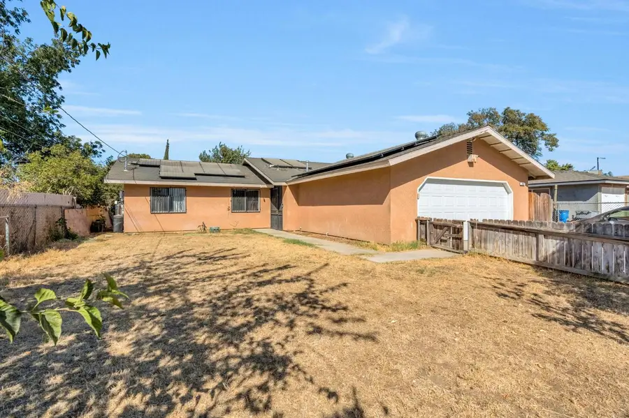 134 W Lorena Avenue, Fresno, CA 93706 - #2