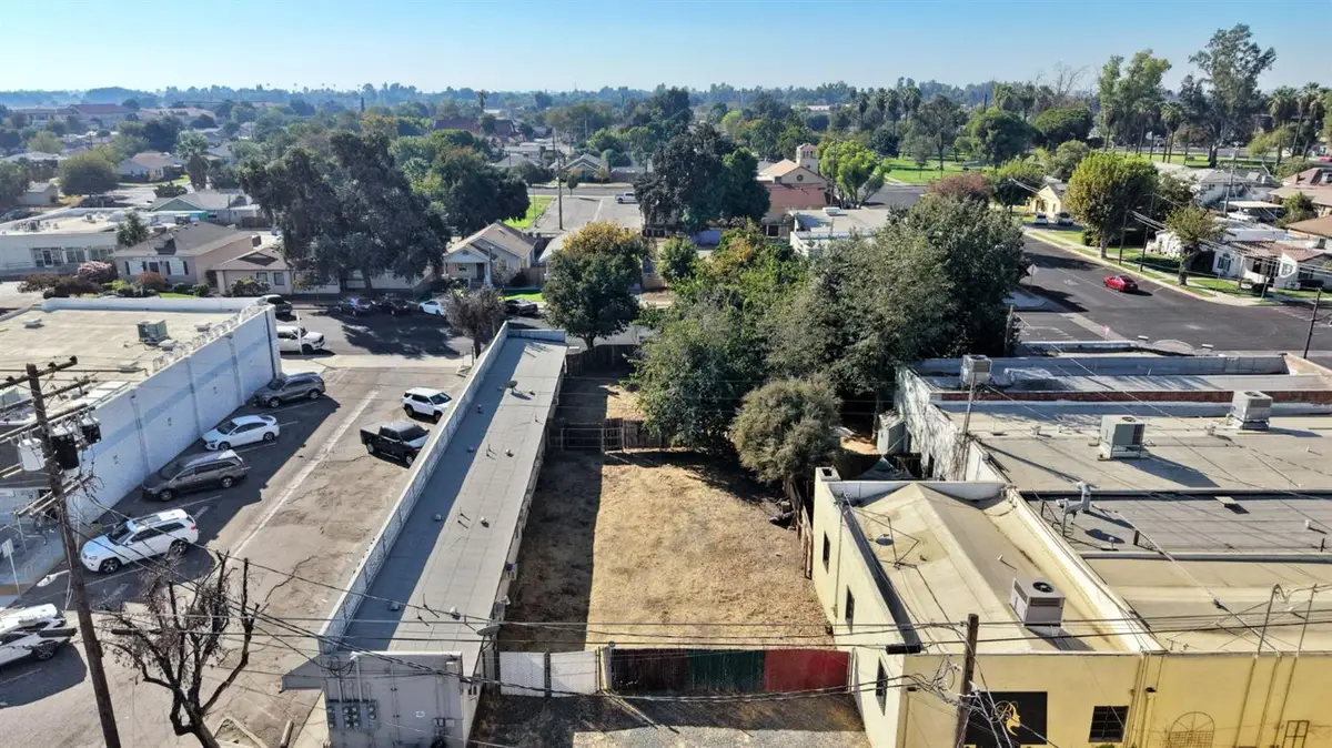 202 Heinlen Street, Lemoore, CA 93245 - #1
