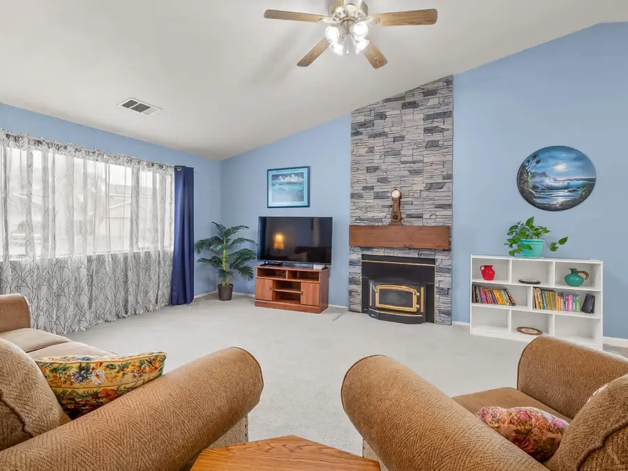 1708 Echo Canyon Avenue, Coalinga, CA 93210 - #2