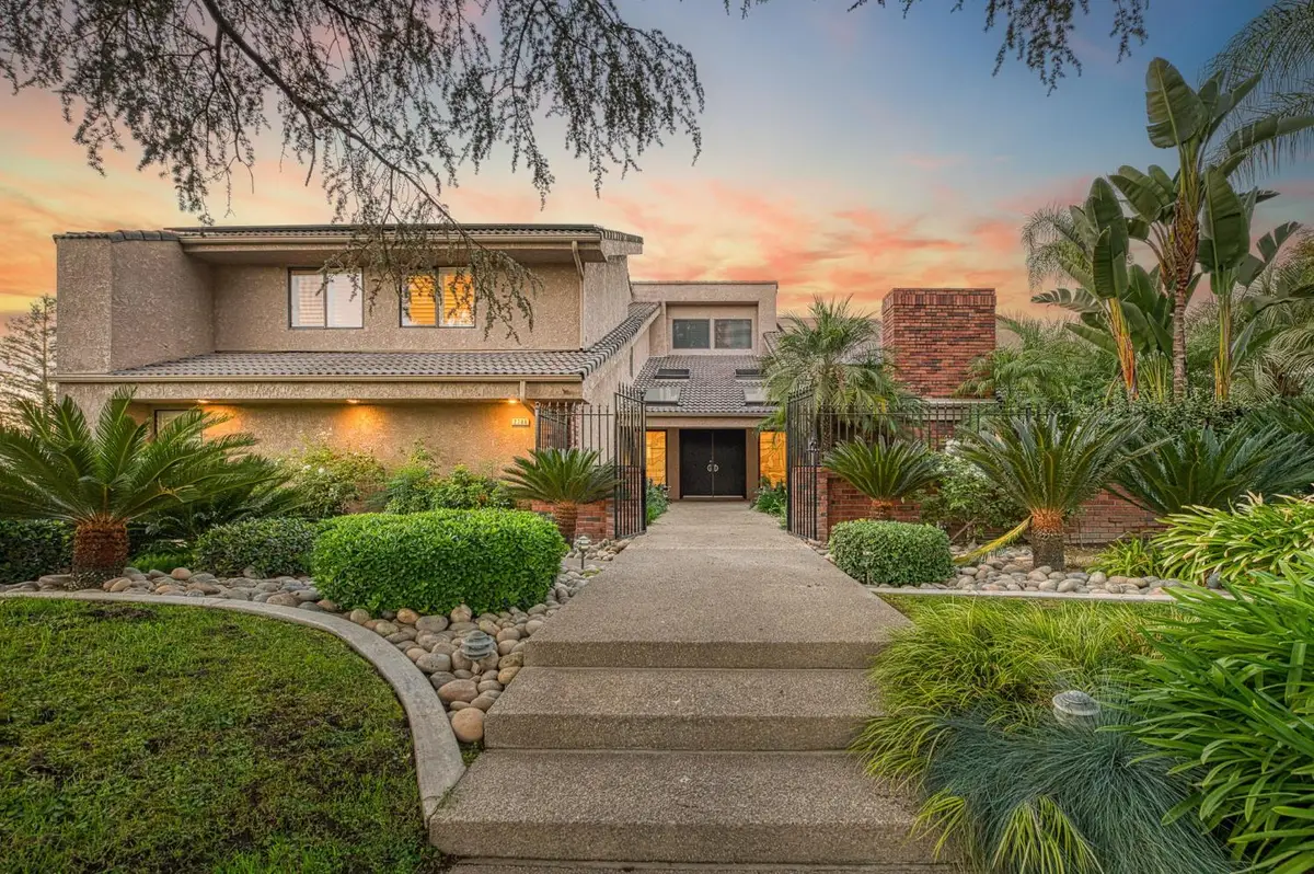 2788 W Bluff Avenue, Fresno, CA 93711 - #1