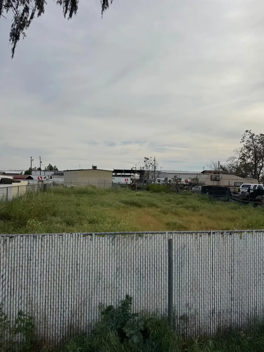 343 W Franklin Avenue, Fresno, CA 93706 - #2